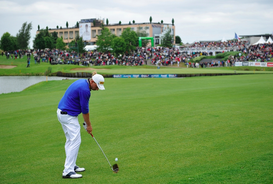 Golf Post - Marcel Siem mit dem entscheidendem Schlag bei der Alstom Open de France in Paris im Juli 2012