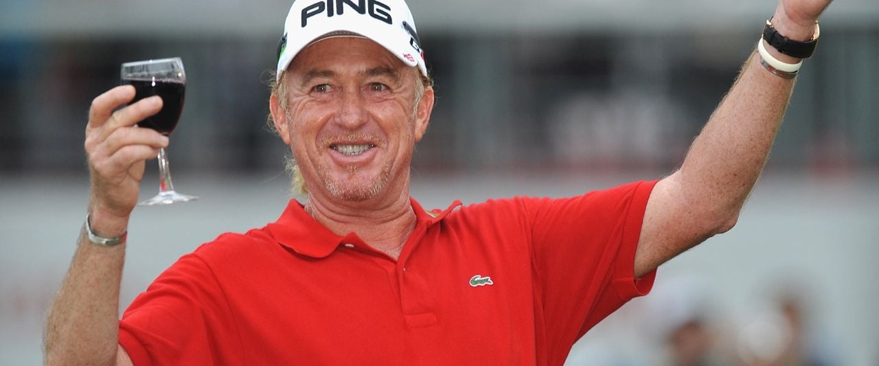 Jimenez mit Weinglas Jimenez mit Weinglas