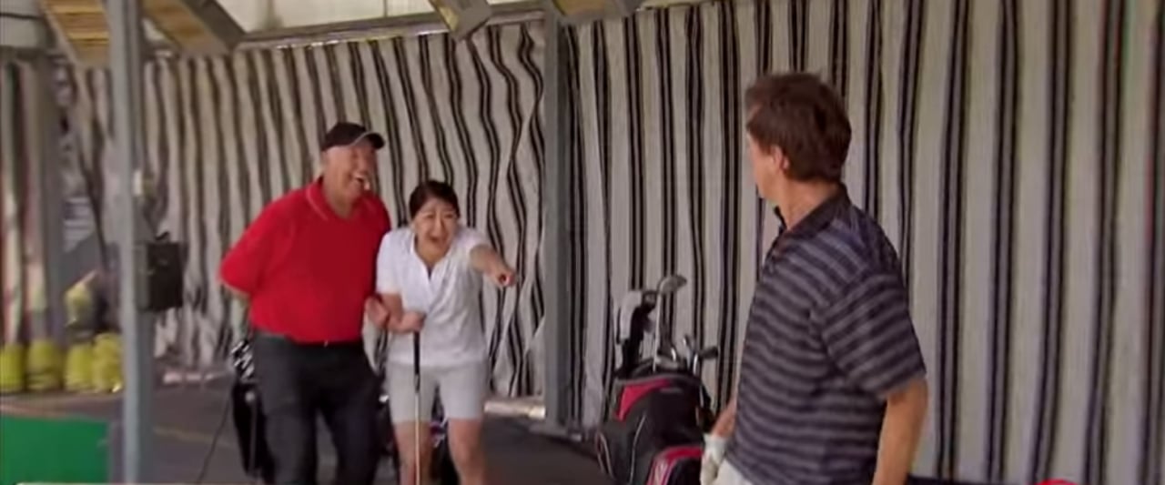 Der Alptraum eines jeden Anfängers - die Lachnummer auf der Driving Range sein. (Foto: Youtube) Der Alptraum eines jeden Anfängers - die Lachnummer auf der Driving Range sein. (Foto: Youtube)