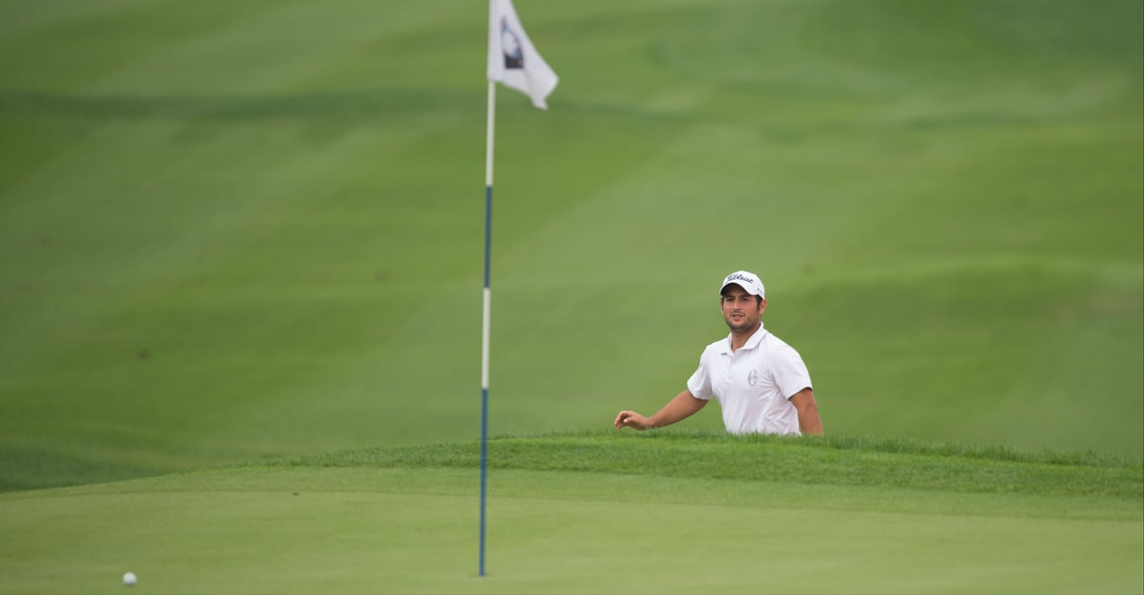 Die Fahne als einziges Hilfsmittel zum erkennen an welcher Stelle sich genau das Loch befindet. (Foto: Getty) Die Fahne als einziges Hilfsmittel zum erkennen an welcher Stelle sich genau das Loch befindet. (Foto: Getty)