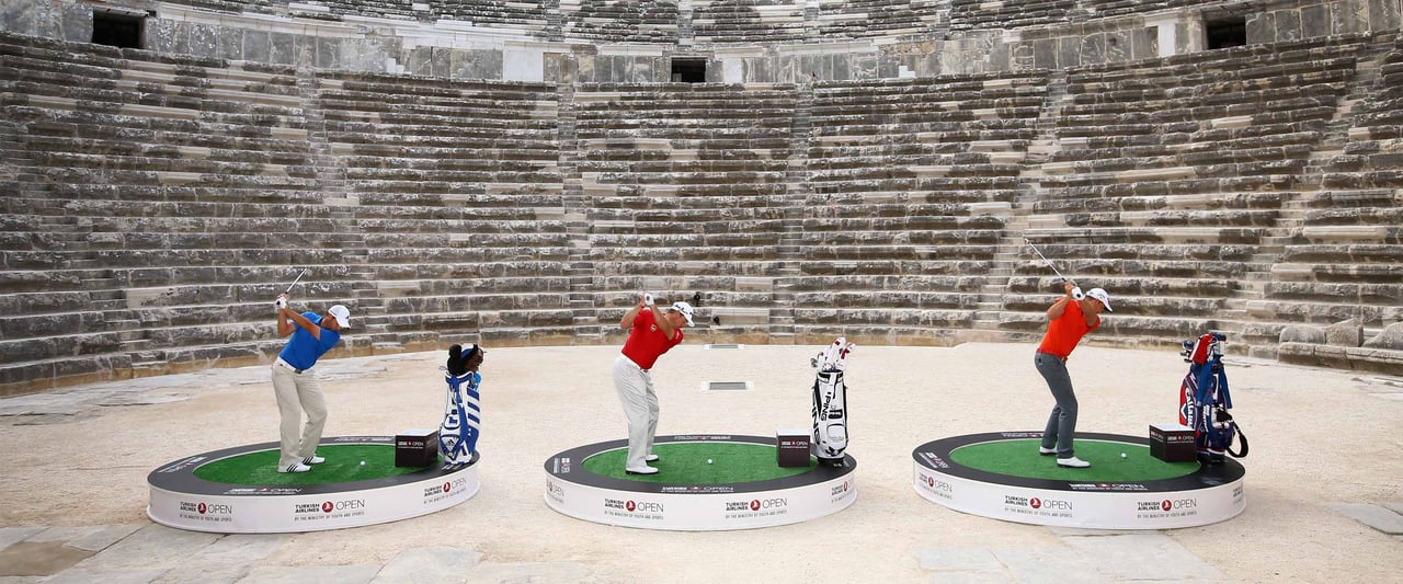 Im Trainingstipp zeigt Frank Adamowicz wie man ein kontrollierten hohen Ball spielt. (Foto: Getty) Im Trainingstipp zeigt Frank Adamowicz wie man ein kontrollierten hohen Ball spielt. (Foto: Getty)