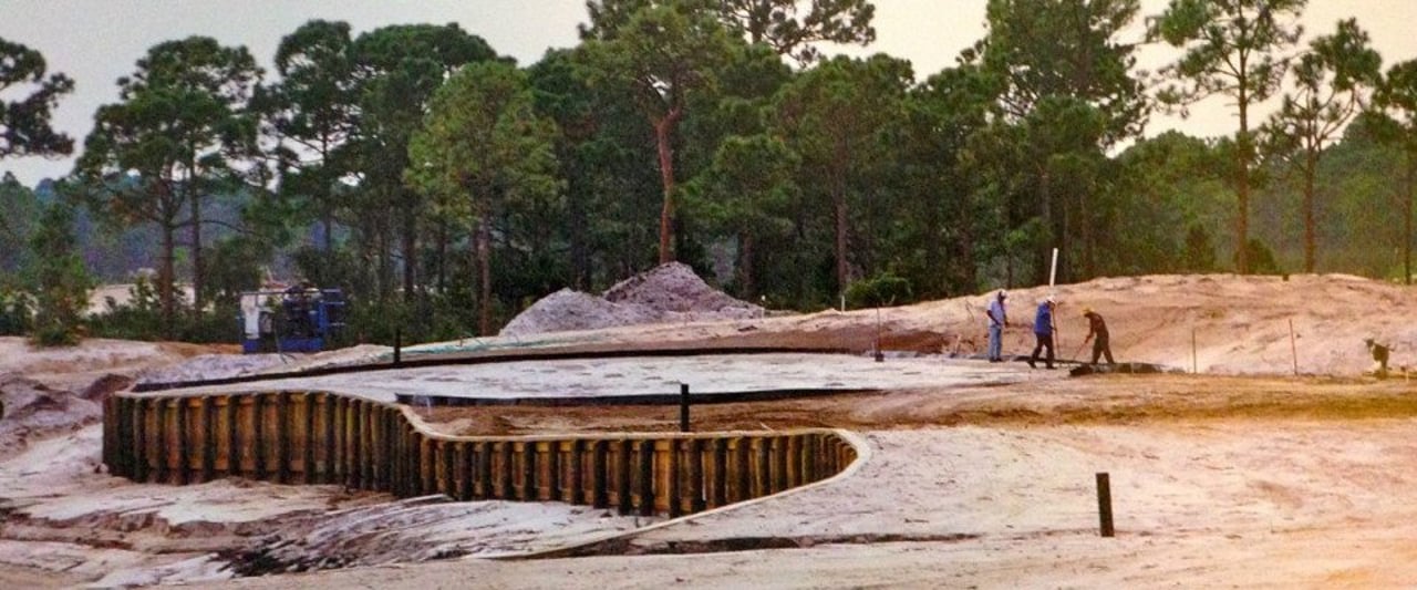 Bis aus einem geeigneten Fleckchen Erde ein Golfplatz geworden ist, ist viel Arbeit nötig. (Foto: Michael F. Basche)
