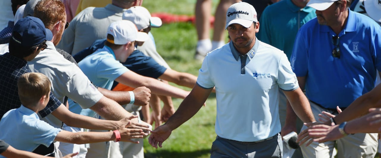 Jason Day musste das Pro-Am der The Barclays noch wegen Rückenschmertzen absagen, kam kurzzeitig ins Krankenhaus und holte sich später den Sieg. Jason Day musste das Pro-Am der The Barclays noch wegen Rückenschmertzen absagen, kam kurzzeitig ins Krankenhaus und holte sich später den Sieg.