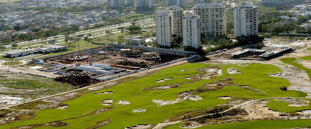 Noch ein Jahr bis zum ersten Abschlag auf diesem Golfplatz: Der Olympia-Golfplatz in Rio de Janeiro. (Foto: Getty) Noch ein Jahr bis zum ersten Abschlag auf diesem Golfplatz: Der Olympia-Golfplatz in Rio de Janeiro. (Foto: Getty)