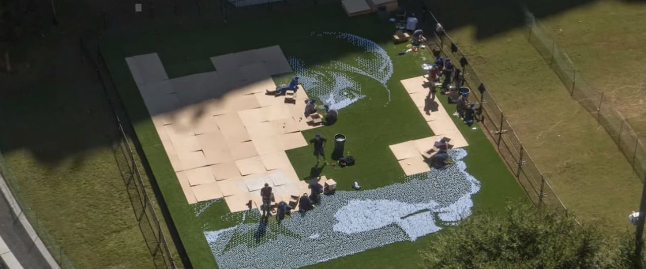 Von einer Aussichtsplattform können Besucher das riesige Mosaik von Jordan Spieth bewundern. (Foto: Screenshot) Von einer Aussichtsplattform können Besucher das riesige Mosaik von Jordan Spieth bewundern. (Foto: Screenshot)