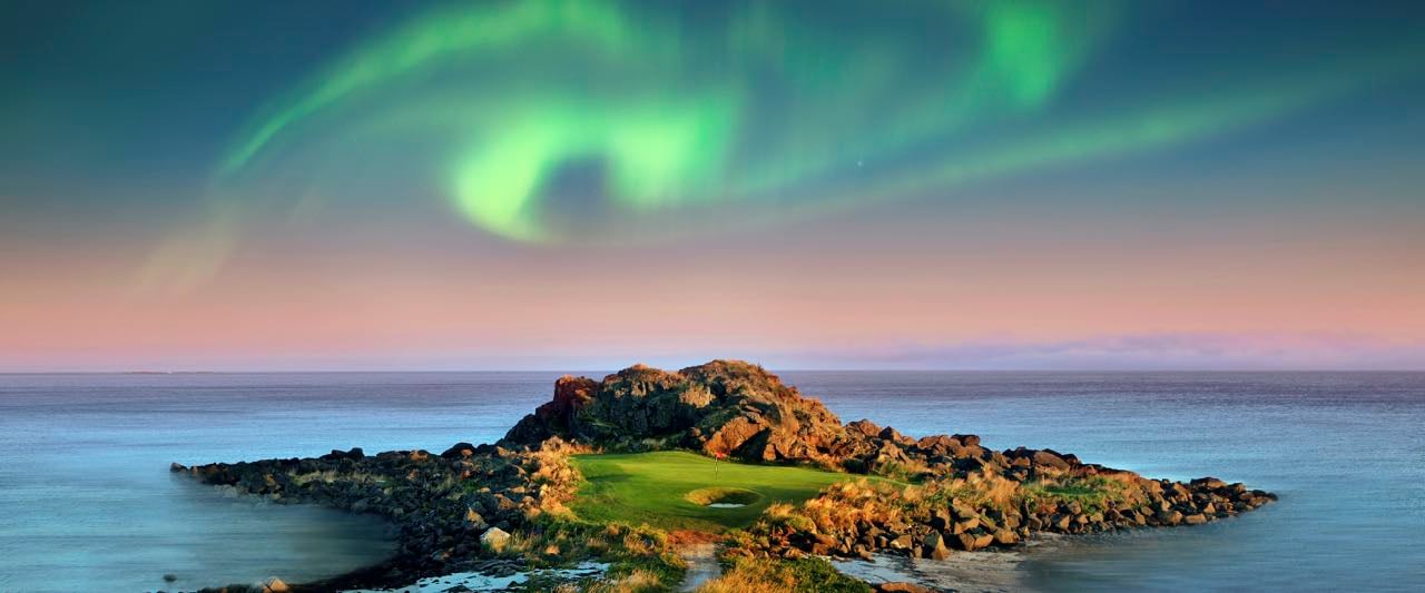 Polarlichter (Aurora Borealis) über dem Lofoten Golf Links in Norwegen. (Foto: Jacob Sjöman) Polarlichter (Aurora Borealis) über dem Lofoten Golf Links in Norwegen. (Foto: Jacob Sjöman)