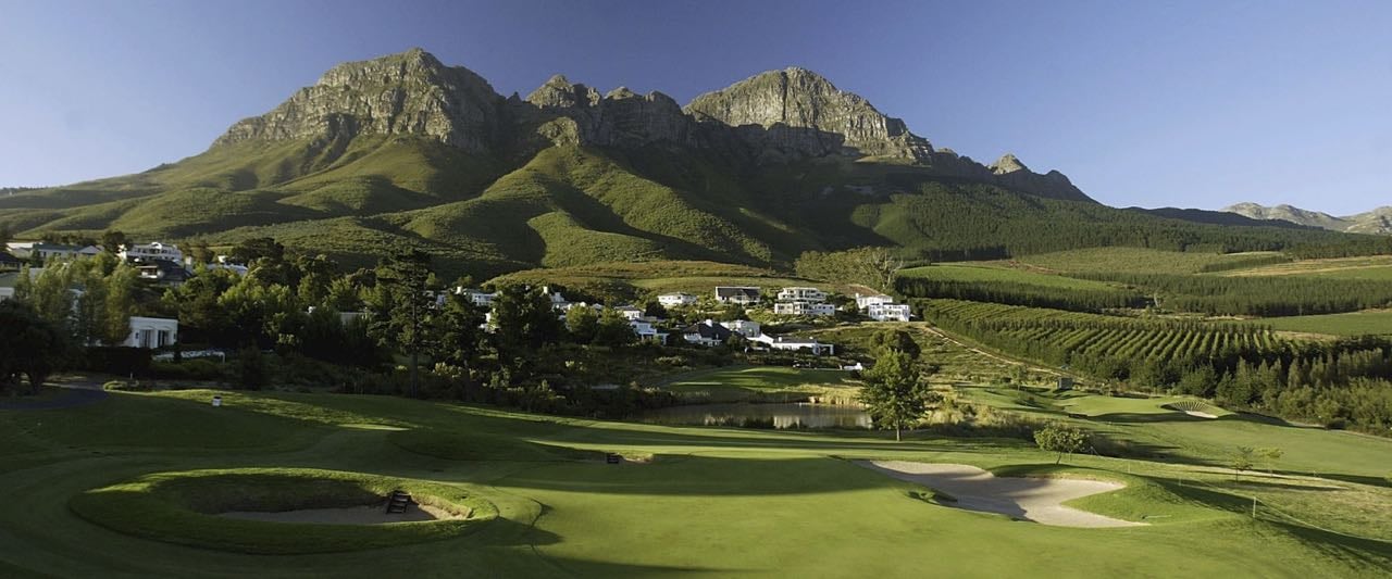 Der Erinvale Golf Club mit Blick auf den Helderberg bei Kapstadt. (Foto: Getty) Der Erinvale Golf Club mit Blick auf den Helderberg bei Kapstadt. (Foto: Getty)