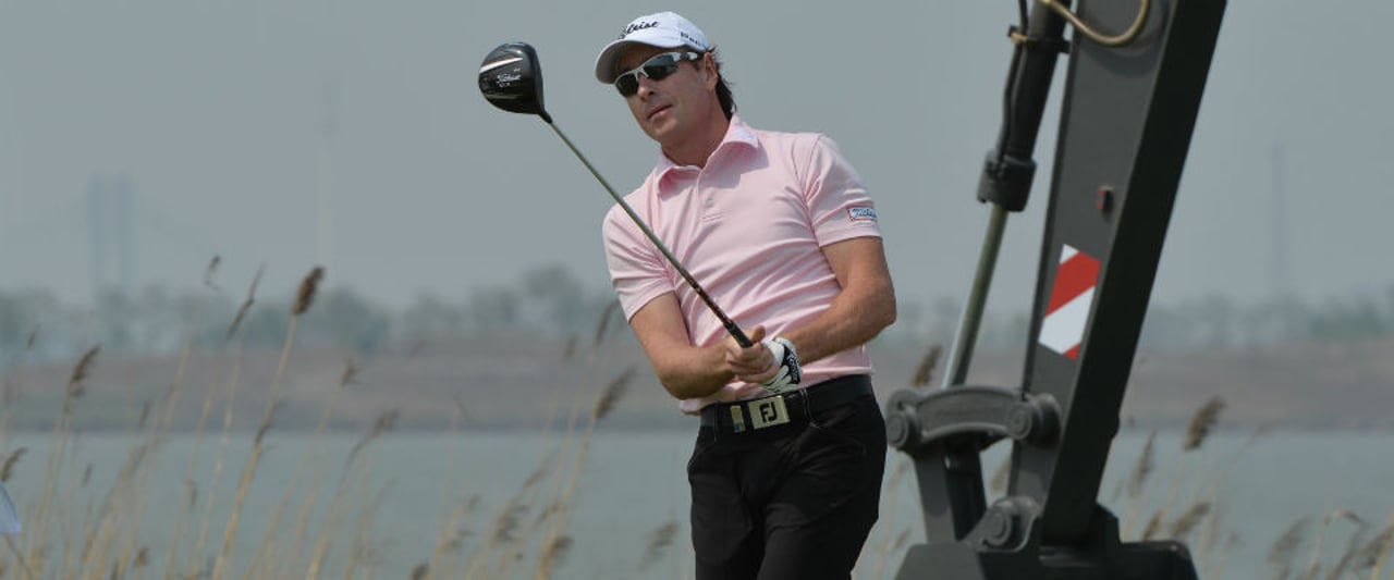 Ausnahmsweise mal zeitgleich anzutreffen. Denn normal heißt´s: Erst der Bagger, dann der Golfer. (Foto: Getty) Ausnahmsweise mal zeitgleich anzutreffen. Denn normal heißt´s: Erst der Bagger, dann der Golfer. (Foto: Getty)