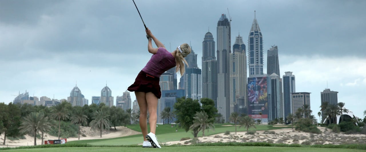 Macht stets eine gute Figur: Paige Spiranac vor der Skyline von Dubai. (Foto: Getty) Macht stets eine gute Figur: Paige Spiranac vor der Skyline von Dubai. (Foto: Getty)