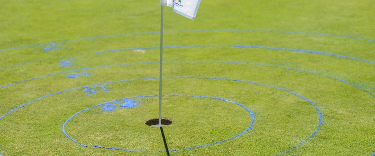 Putten und Chippen zu Hause - kleiner Spaß für zu Hause. (Foto: Getty) Putten und Chippen zu Hause - kleiner Spaß für zu Hause. (Foto: Getty)
