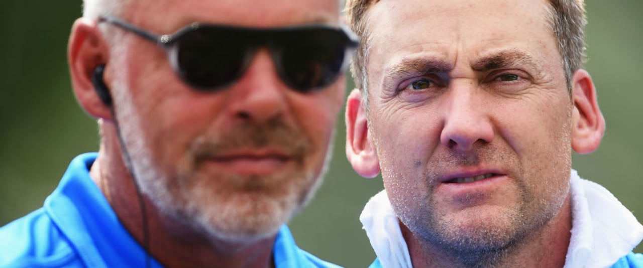 Ryder-Cup-Kapitän Darren Clarke (l.) sieht Ian Poulter und Lee Westwood nach dem Sieg im EurAsia Cup sicher im Team für Hazeltine.