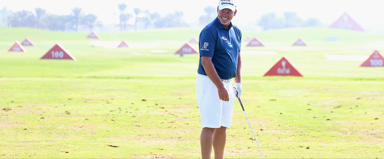 Darren Clarke hat sichtlich Spaß in seinen Shorts. (Foto: Getty) Darren Clarke hat sichtlich Spaß in seinen Shorts. (Foto: Getty)