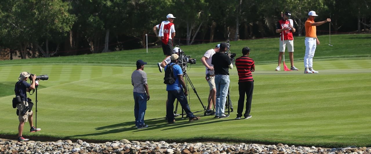 Rickie Fowler in Abu Dhabi: Susanne Claßen hat ihn und seinen Flight am Samstag mit dem Carryboard begleitet. (Foto: Getty) Rickie Fowler in Abu Dhabi: Susanne Claßen hat ihn und seinen Flight am Samstag mit dem Carryboard begleitet. (Foto: Getty)