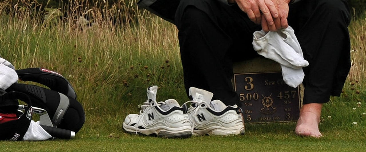 Der erste Werbedeal für die Tour-Caddie-Vereinigung: Funktionssocken. (Foto: Getty) Der erste Werbedeal für die Tour-Caddie-Vereinigung: Funktionssocken. (Foto: Getty)