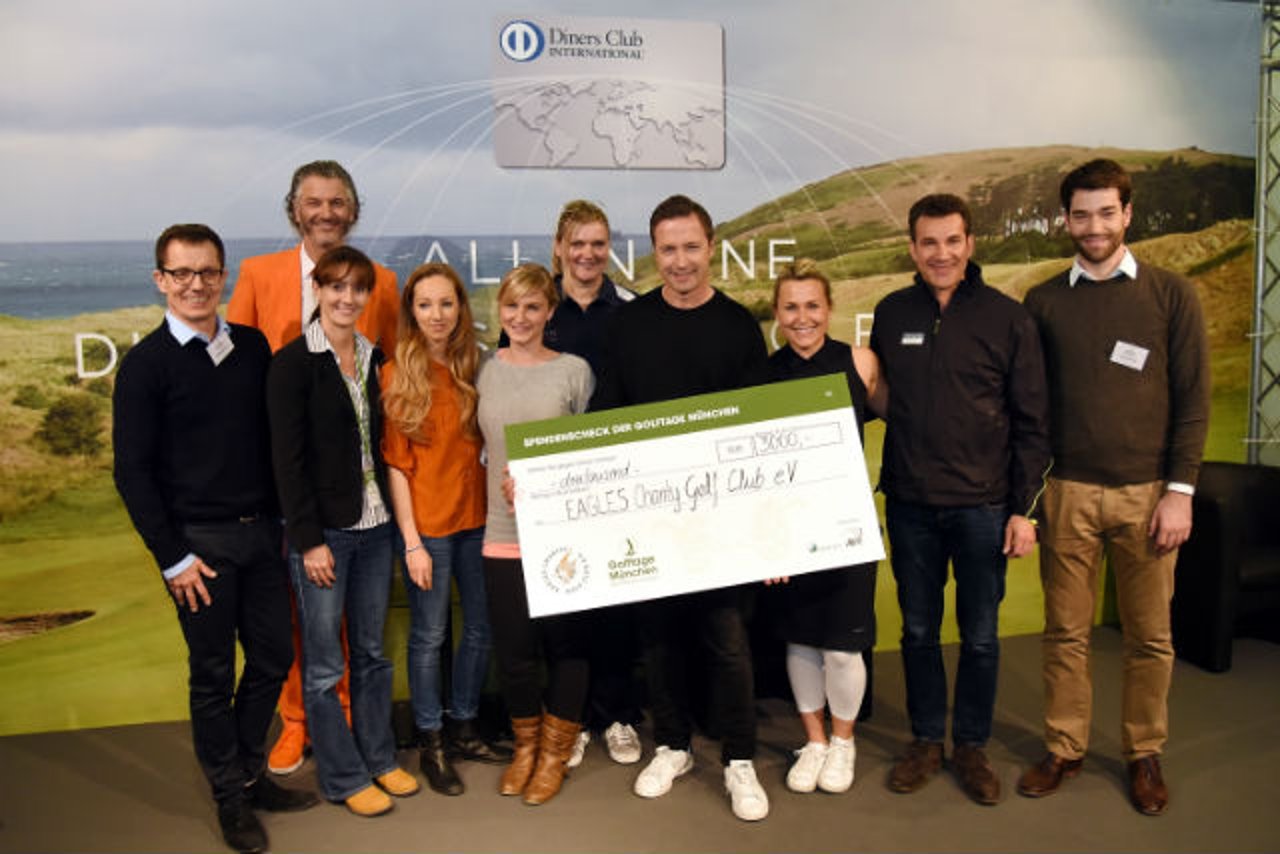 Der Erlös aus dem Nord-Süd-Schlager kam dem Eagles Charity Golf Club zu Gute. (Bild: Golftage München) Der Erlös aus dem Nord-Süd-Schlager kam dem Eagles Charity Golf Club zu Gute. (Bild: Golftage München)