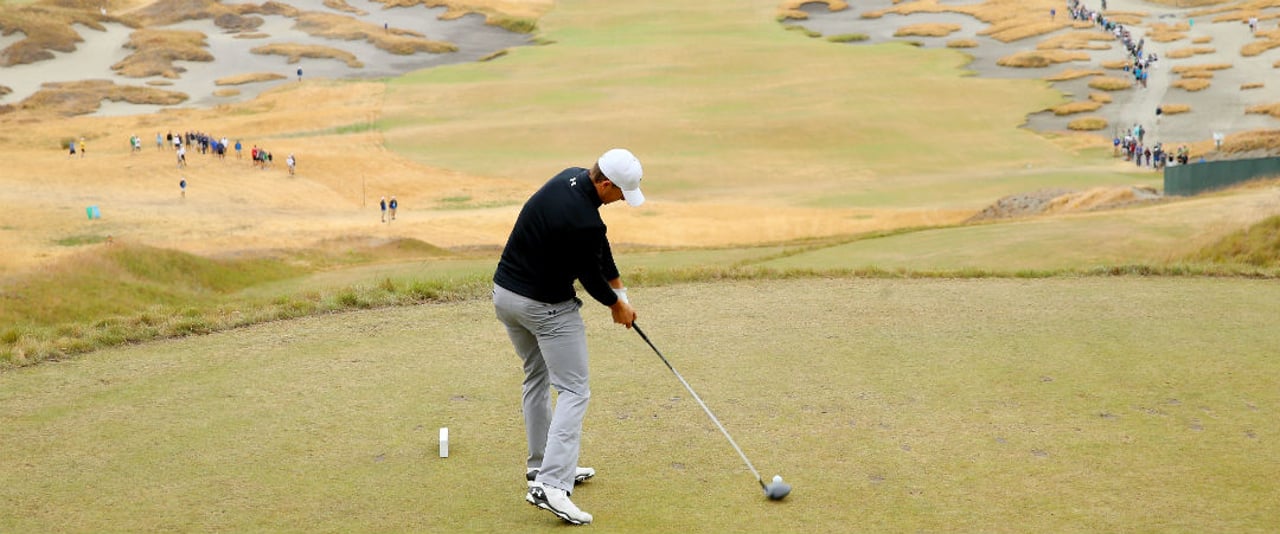 Festuca-"Wüste": Der spätere Sieger Jordan Spieth auf Chambers Bay, dem ungewöhnlichen Schauplatz der US Open 2015. (Foto: Getty)
