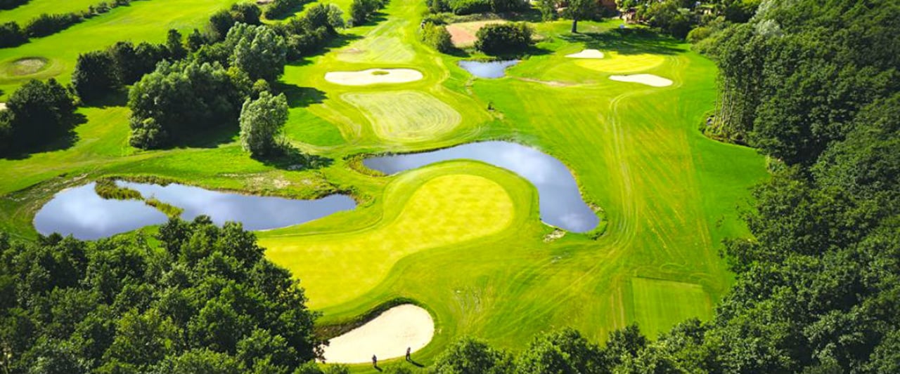 Der Schauplatz des Benefizturniers "Golf für Toleranz": der idyllische Van der Valk Golf Club Serrahn am Krakower See in Mecklenburg. (Foto: Golf für Toleranz) Der Schauplatz des Benefizturniers "Golf für Toleranz": der idyllische Van der Valk Golf Club Serrahn am Krakower See in Mecklenburg. (Foto: Golf für Toleranz)