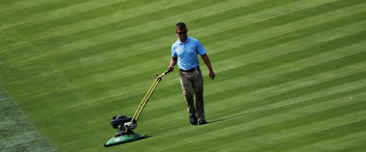Rasen mähen vor der US Open. (Foto: Getty) Rasen mähen vor der US Open. (Foto: Getty)