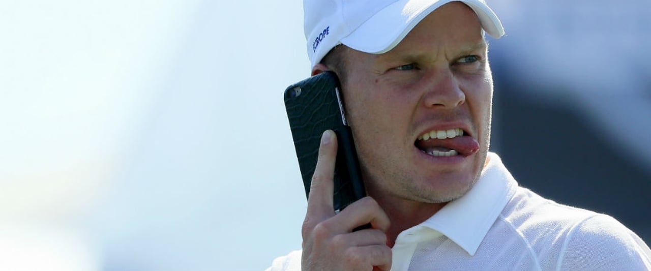 Danny Willett spielt seinen ersten Ryder Cup für das Team Europa und ist direkt in einen kleinen Skandal verwickelt. Danny Willett spielt seinen ersten Ryder Cup für das Team Europa und ist direkt in einen kleinen Skandal verwickelt.