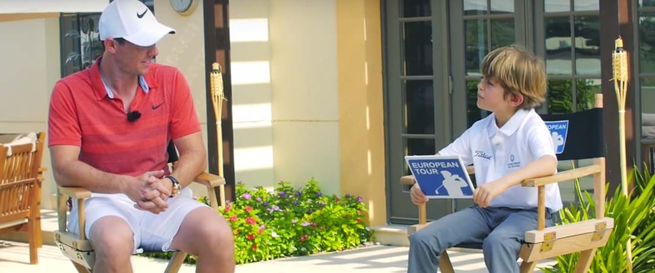 Der kleine Billy (r.) stellt im Interview mit Rory McIlroy so mach eine Frage, die der Golfstar sicher nicht erwartet hätte. Der kleine Billy (r.) stellt im Interview mit Rory McIlroy so mach eine Frage, die der Golfstar sicher nicht erwartet hätte.