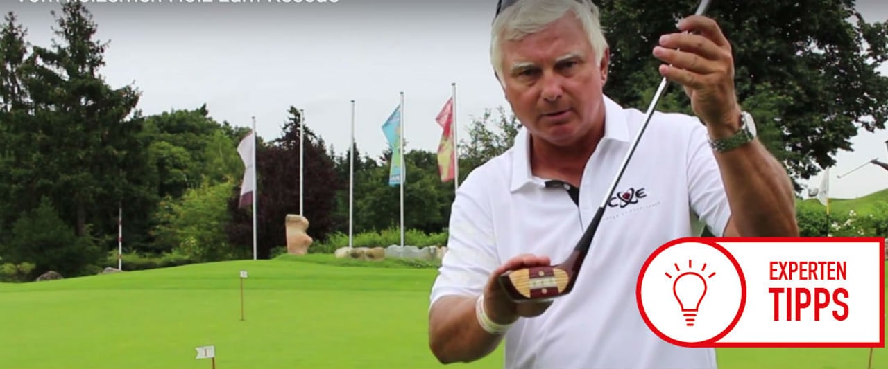 Frank Adamowicz erläutert die Veränderung der Golfschläger im Laufe der Zeit. (Foto: Screenshot Youtube)