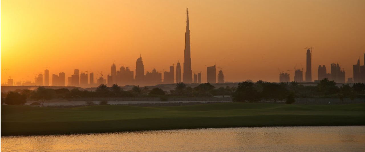 Golf in Dubai ist nicht nur bei den Profis beliebt, auch Touristen zieht es auf die zahlreichen Golfplätze am Persischen Golf.