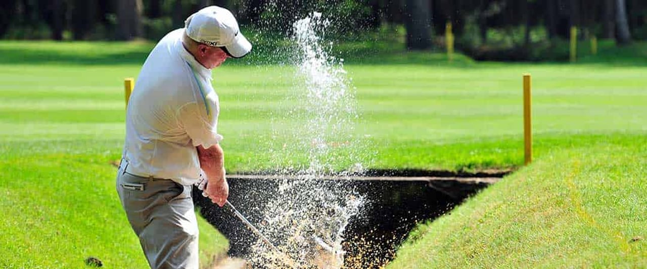 Frontale Wasserhindernisse sind durch gelbe Markierungen gekennzeichnet. (Foto: Getty) Frontale Wasserhindernisse sind durch gelbe Markierungen gekennzeichnet. (Foto: Getty)