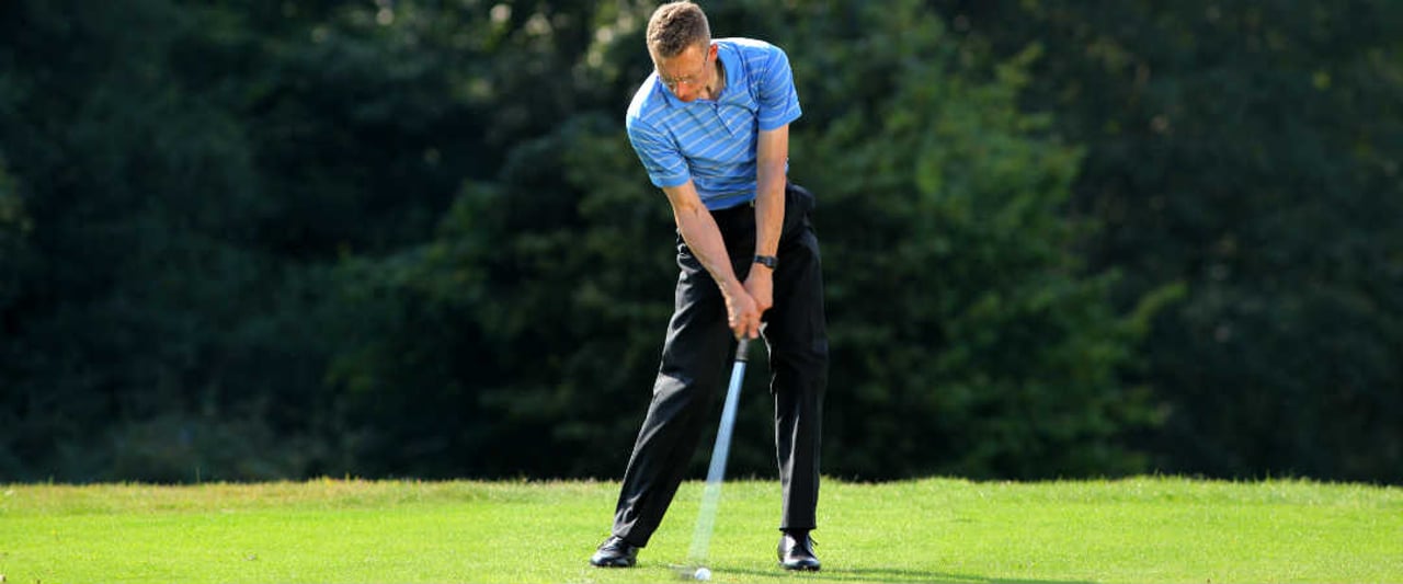 Oliver Heuler rät, sich am Treffmoment der Profis zu orientieren, statt den Schwung zu kopieren. (Foto: Oliver Heuler) Oliver Heuler rät, sich am Treffmoment der Profis zu orientieren, statt den Schwung zu kopieren. (Foto: Oliver Heuler)