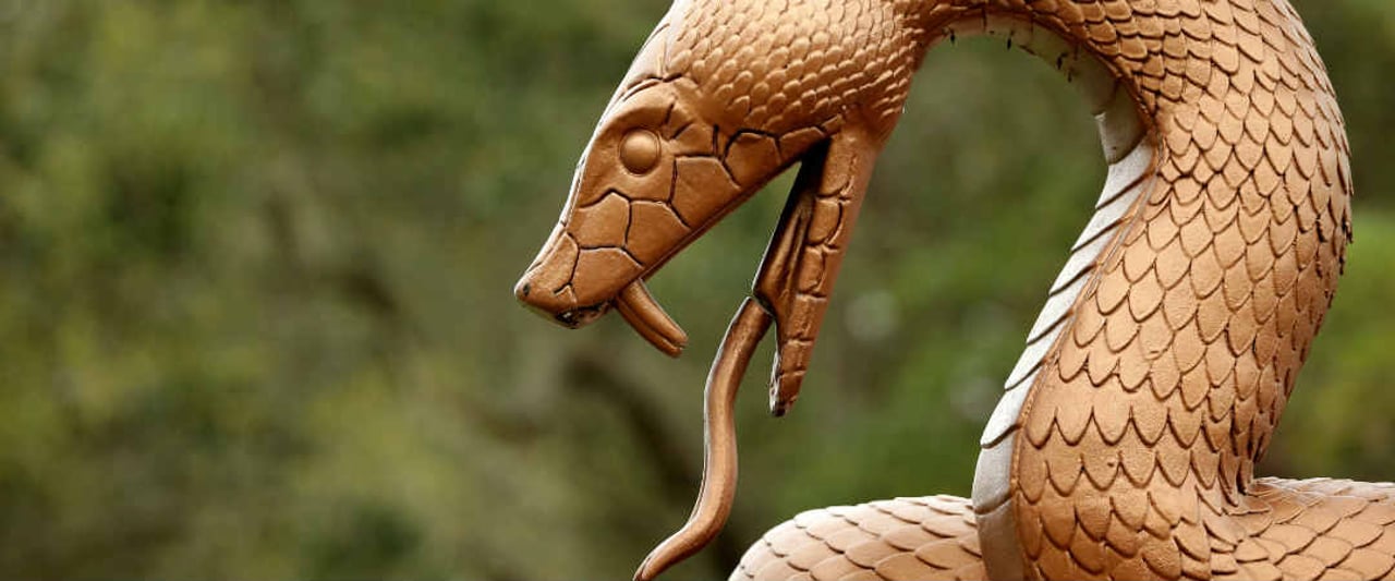 Eine Statue kündigt das Betreten der "Schlangengrube" bei der Valspar Championship an. Die Tee Times. (Foto: Getty)