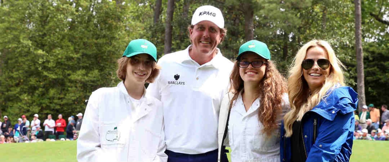 Phil Mickelson verpasst die US Open um bei der Abschlussfeier seiner Tochter dabei zu sein. (Foto: Getty) Phil Mickelson verpasst die US Open um bei der Abschlussfeier seiner Tochter dabei zu sein. (Foto: Getty)
