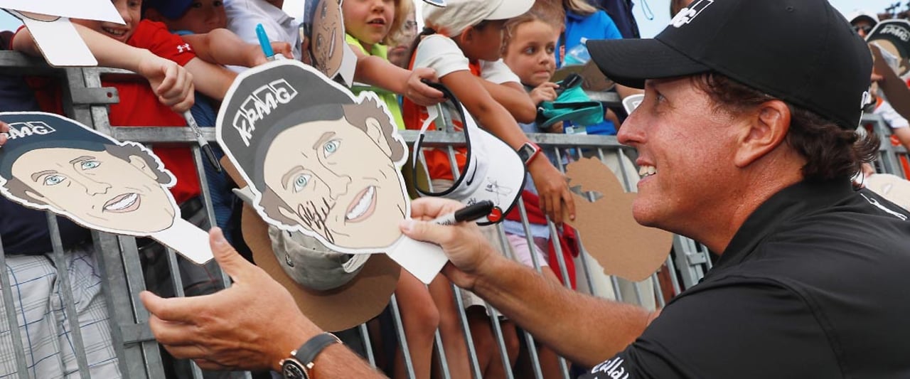 Phil Mickelson ist als erfolgreicher Golfprofi bei Groß und Klein beliebt. Von seinen geschäftlichen Aktivitäten ist hingegen eher weniger mitzubekommen. Phil Mickelson ist als erfolgreicher Golfprofi bei Groß und Klein beliebt. Von seinen geschäftlichen Aktivitäten ist hingegen eher weniger mitzubekommen.