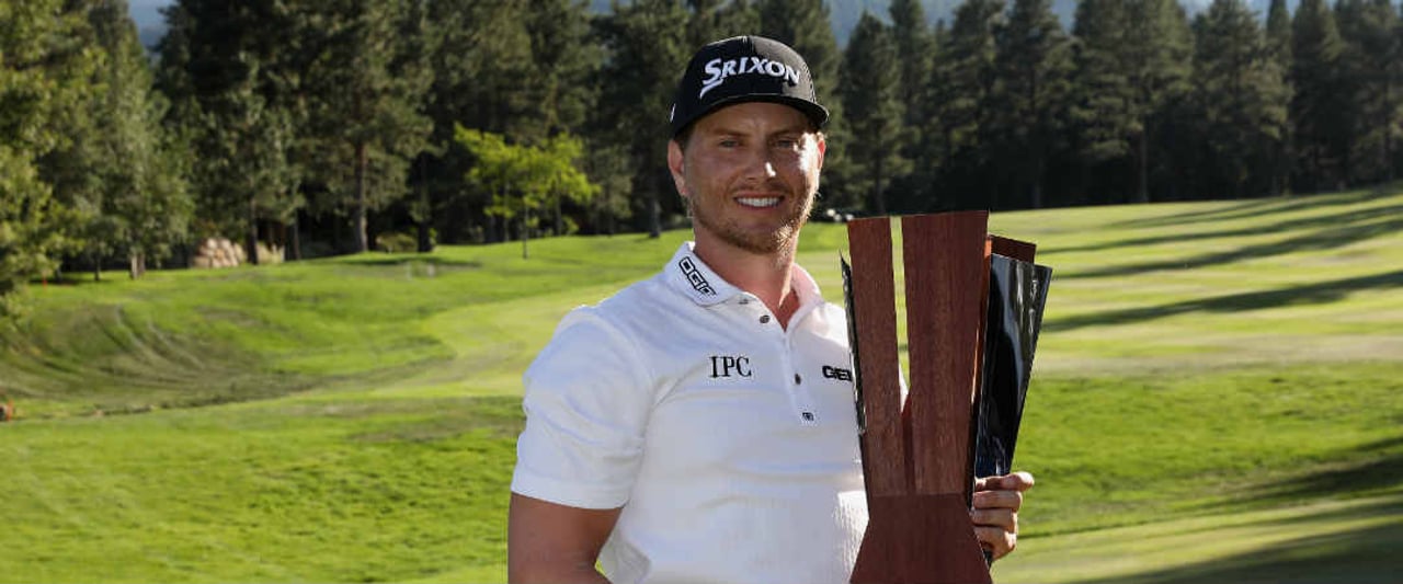 Nach elf Jahren hält Chris Stroud bei der Barracuda Championship endlich eine Trophäe in der Hand. (Foto: Getty) Nach elf Jahren hält Chris Stroud bei der Barracuda Championship endlich eine Trophäe in der Hand. (Foto: Getty)