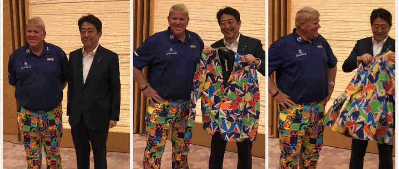 John Daly mit dem japanischen Premierminister bei der Eröffnungsfeier der Champions Tour in Japan. (Foto: Twitter/@PGA_JohnDaly)