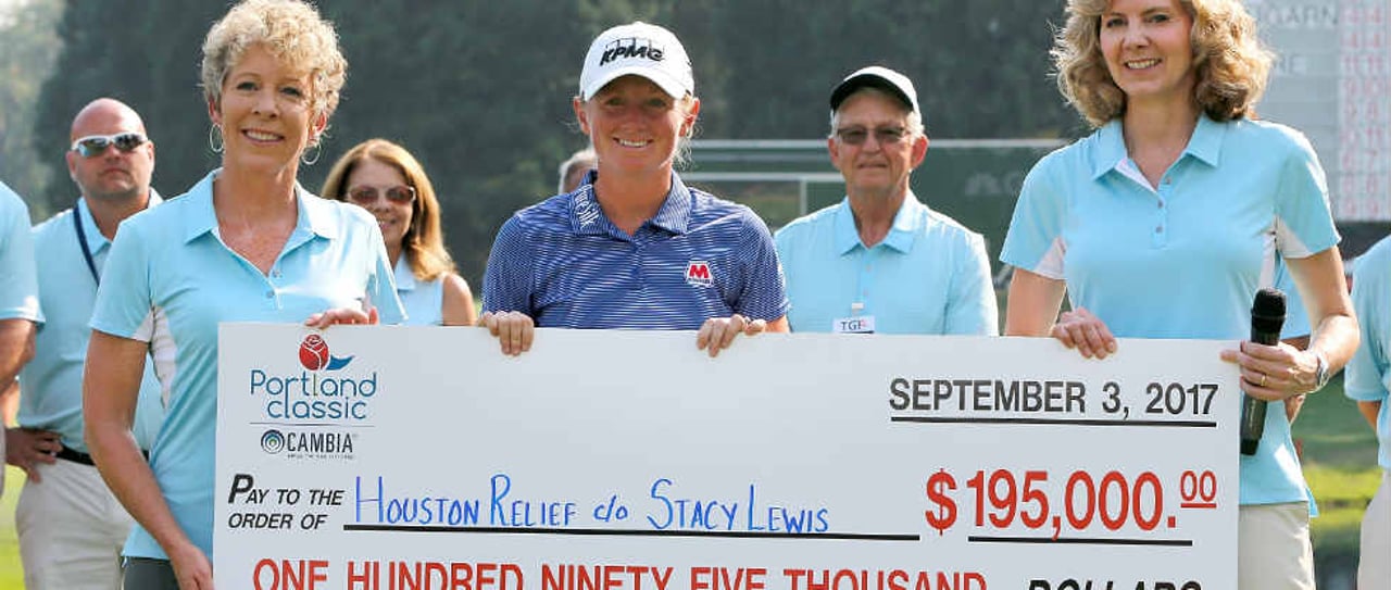 Stacy Lewis spendet die Siegerbörse, wie angekündigt und versprochen, gleich nach ihrem Sieg an die Fluthilfe in Houston. (Foto: Getty) Stacy Lewis spendet die Siegerbörse, wie angekündigt und versprochen, gleich nach ihrem Sieg an die Fluthilfe in Houston. (Foto: Getty)