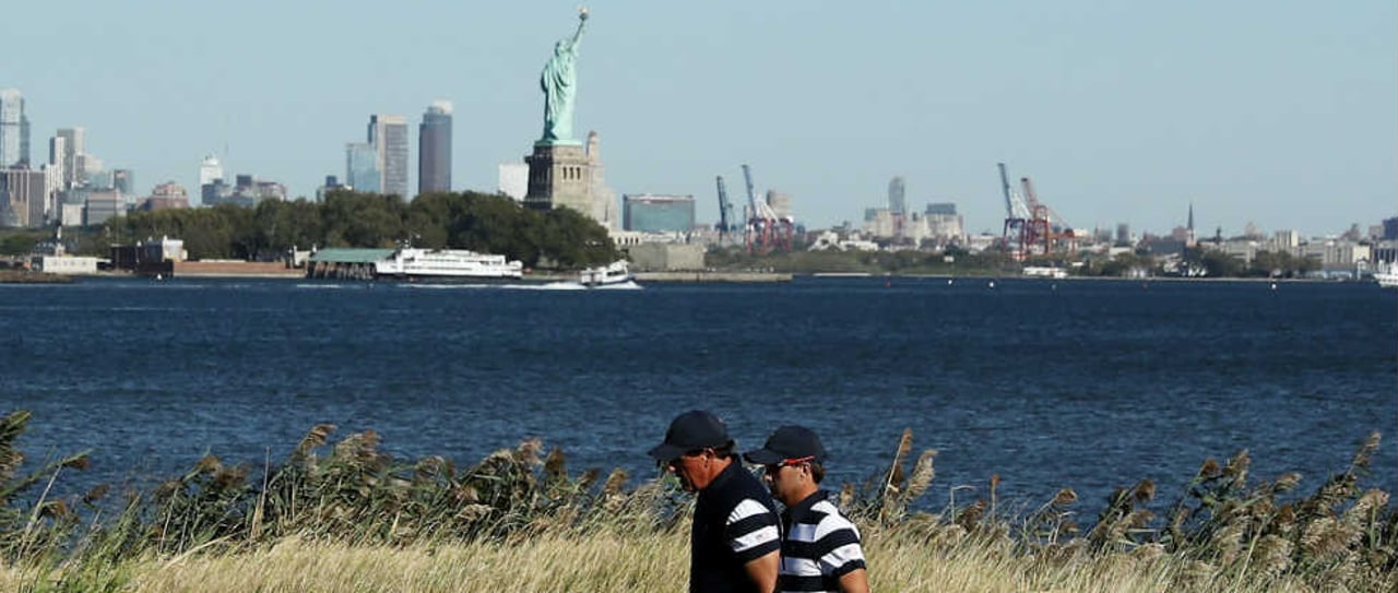 Im Schatten der Freiheitsstatue konnten die Amerikaner am ersten Tag des President Cup 2017 dominieren. (Foto: Getty)