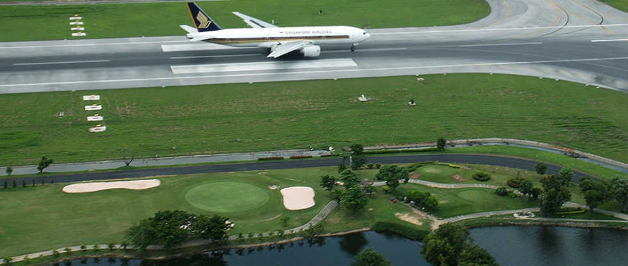 Der Staat spendet den Airport zum Golfplatz im Nirgendwo. Der Staat spendet den Airport zum Golfplatz im Nirgendwo.