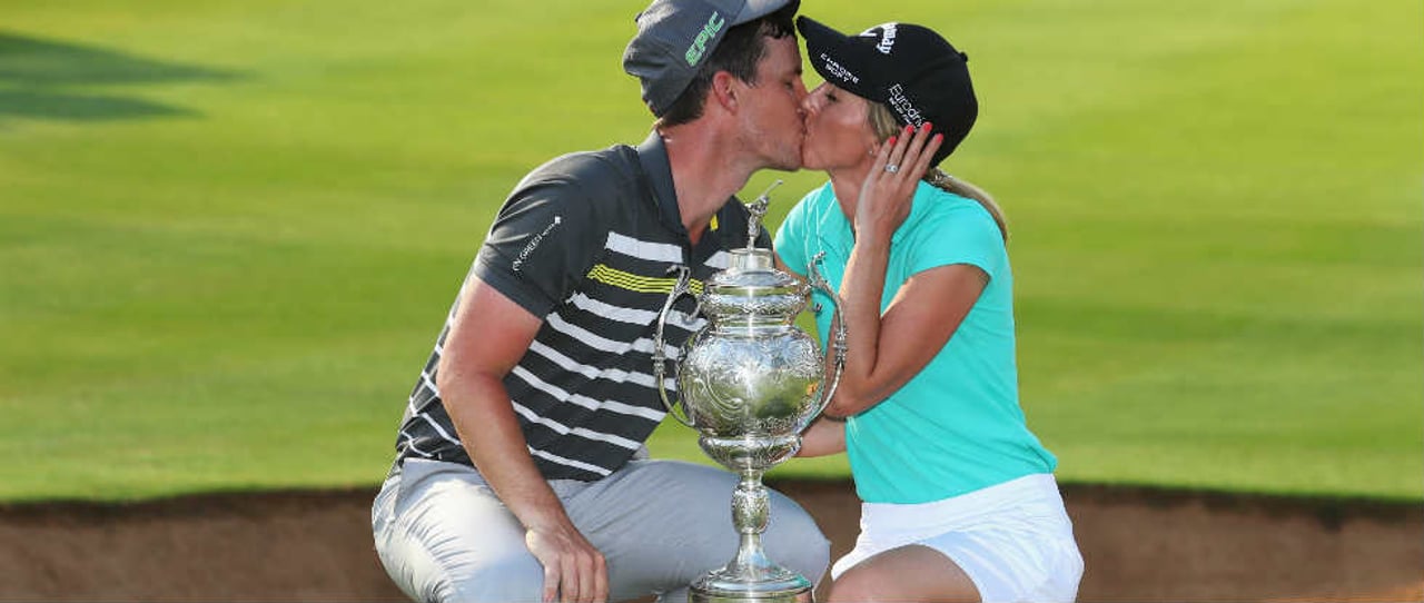 Chris Paisley mit seiner Frau, die bei der South African Open als Caddie an seiner Seite war. (Foto: Getty)