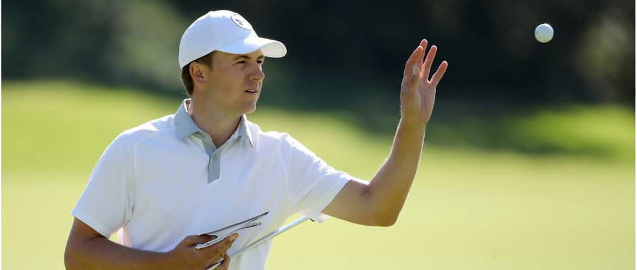 Golfbälle im Fokus: Es wird bereits seit einiger Zeit diskutiert, dass die Bälle zu weit fliegen und nun wird dagegen vorgegangen. (Foto: Getty) Golfbälle im Fokus: Es wird bereits seit einiger Zeit diskutiert, dass die Bälle zu weit fliegen und nun wird dagegen vorgegangen. (Foto: Getty)