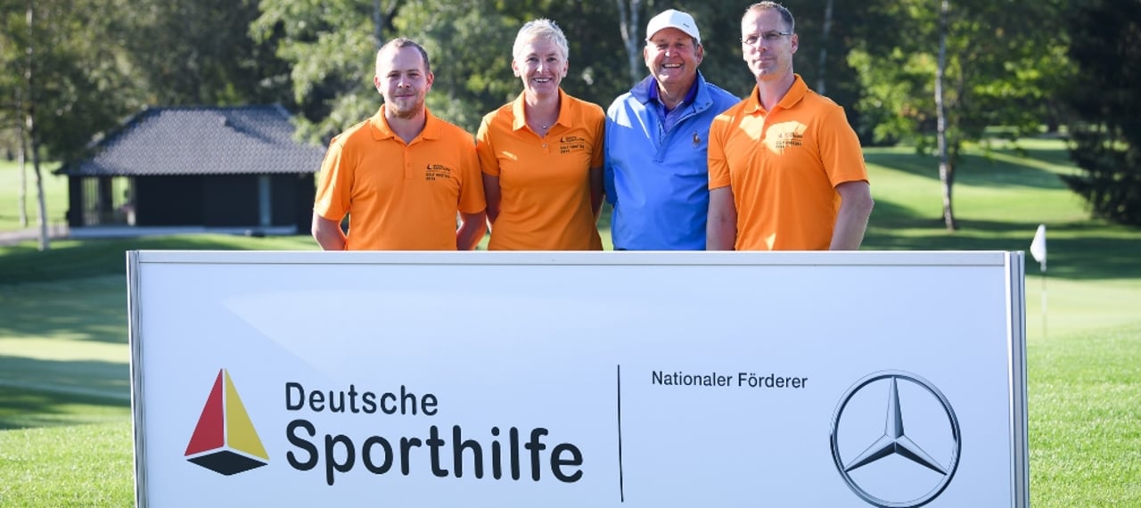 Richard Stowasser (blaues Poloshirt) aus der Golf Post Community mit seinem "Wunschflight" beim Sporthilfe Golf Masters. (Foto: GES Sportfoto) Richard Stowasser (blaues Poloshirt) aus der Golf Post Community mit seinem "Wunschflight" beim Sporthilfe Golf Masters. (Foto: GES Sportfoto)