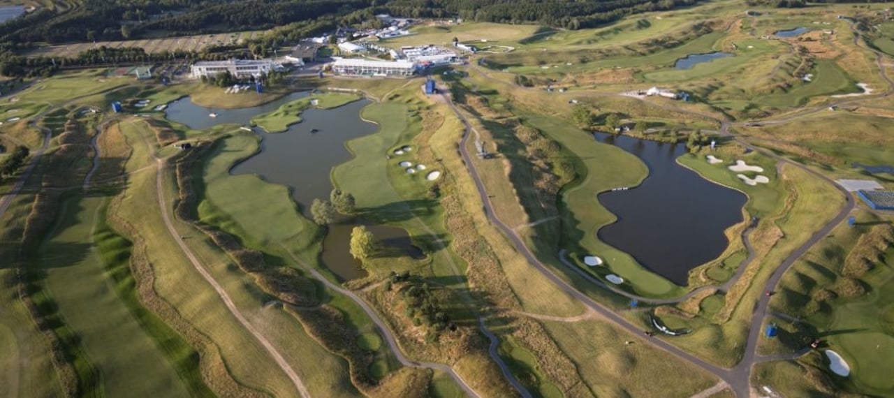 Der Austragungsort des Ryder Cups 2018 - Le Golf National - wurde durch komplexe Plan-Vorgaben zu dem Platz, der er nun ist. (Foto: Getty) Der Austragungsort des Ryder Cups 2018 - Le Golf National - wurde durch komplexe Plan-Vorgaben zu dem Platz, der er nun ist. (Foto: Getty)