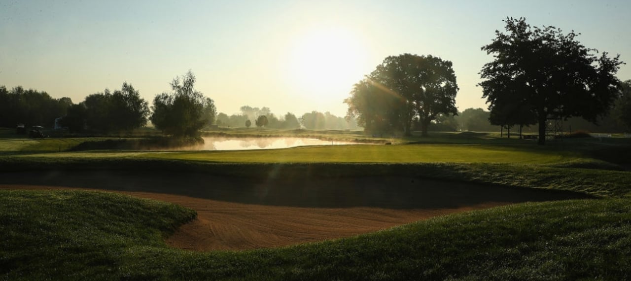 Golf fördert die Gesundheit, schaut man sich das schöne Bild eines Golfplatzes bei Sonnenaufgang an, wird es einem doch ersichtlich oder? (Foto: Getty) Golf fördert die Gesundheit, schaut man sich das schöne Bild eines Golfplatzes bei Sonnenaufgang an, wird es einem doch ersichtlich oder? (Foto: Getty)