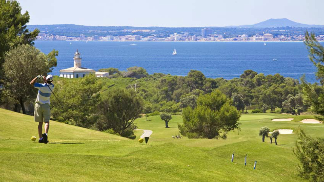 Der Club de Golf Alcanada, einer der besten Golfclubs Europas, bekommt neue Grüns. (Foto: Flickr.com/@azaleagroup)