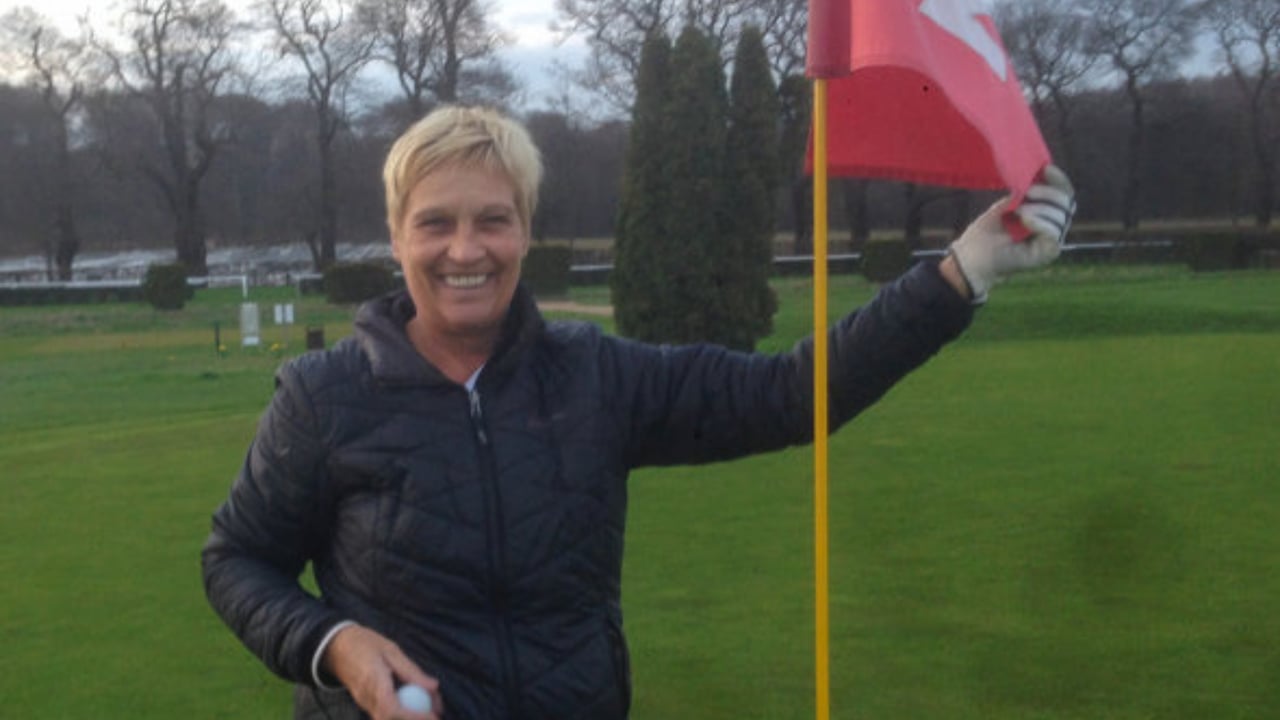Ein Hole-in-one auf der Abendrunde! Herzlichen Glückwunsch an Christiane Solitair. (Bildquelle: GC Düsseldorf-Grafenberg) Ein Hole-in-one auf der Abendrunde! Herzlichen Glückwunsch an Christiane Solitair. (Bildquelle: GC Düsseldorf-Grafenberg)