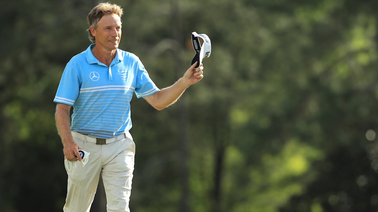 Bernhard Langer bedankt sich in der ersten Runde des US Masters 2019 bei seinen Fans. (Foto: Getty) Bernhard Langer bedankt sich in der ersten Runde des US Masters 2019 bei seinen Fans. (Foto: Getty)