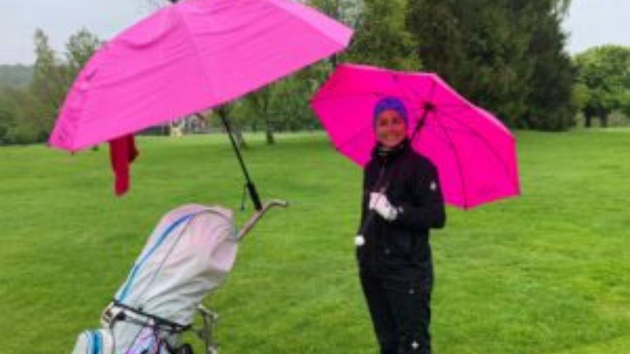 Beate Schaffner trotzt dem Wetter in Augsburg. (Bild: GC Wörthsee)