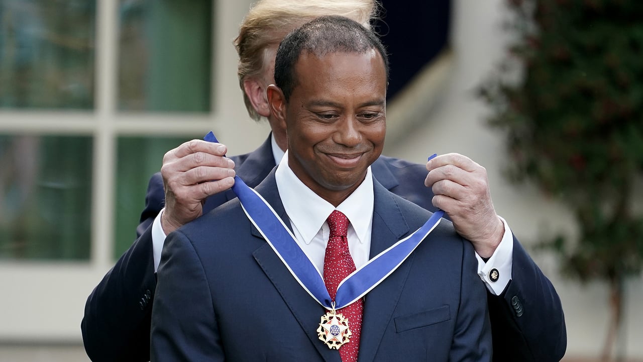 Tiger Woods erhält die "Medal of Freedom" von US-Präsident Donald Trump. (Foto: Getty) Tiger Woods erhält die "Medal of Freedom" von US-Präsident Donald Trump. (Foto: Getty)