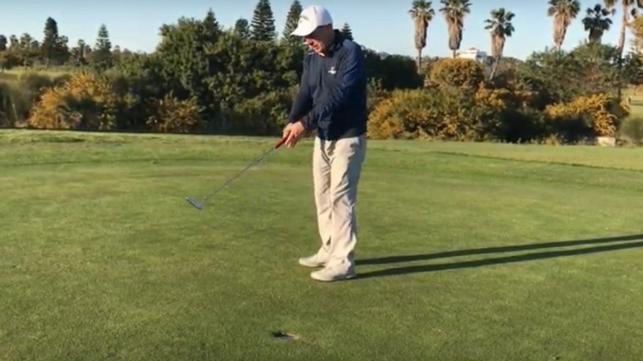 In seinem dritten Teil erklärt Paul Dyer warum zwei Puttergriffe benötigt werden. (Foto: YouTube/ PaulDyerGolf) In seinem dritten Teil erklärt Paul Dyer warum zwei Puttergriffe benötigt werden. (Foto: YouTube/ PaulDyerGolf)
