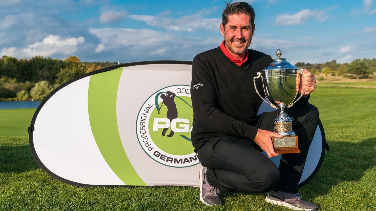 Paul Archbold hält den Pokal in seinen Armen. (Bildquelle: Michael Fahrig) Paul Archbold hält den Pokal in seinen Armen. (Bildquelle: Michael Fahrig)
