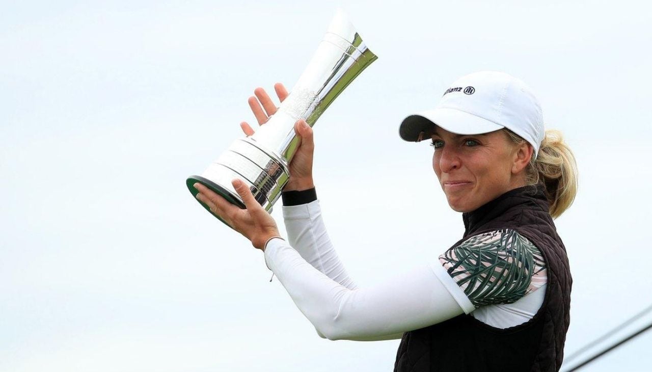 Sophia Popov fährt den ersten deutschen Damenmajor-Sieg ein. (Foto: Twitter.com/AIGWomen'sOpen) Sophia Popov fährt den ersten deutschen Damenmajor-Sieg ein. (Foto: Twitter.com/AIGWomen'sOpen)