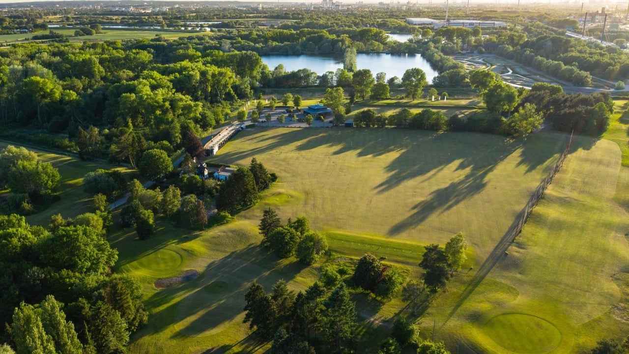 Nach intensiven Pflegearbeiten und Gestaltungsmaßnahmen in der ersten Jahreshälfte eröffnet die Golfanlage Red Golf Moorfleet heute wieder alle ihre Bahnen. (Foto: Red Golf Moorfleet)